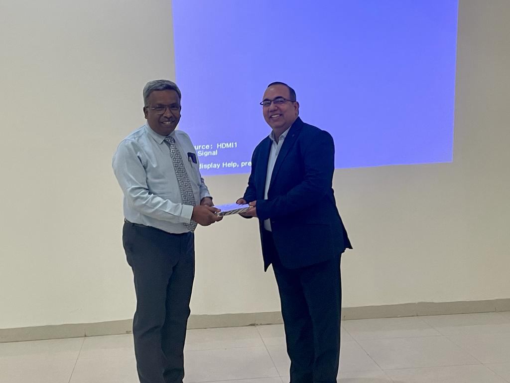 MPS Guest Lecture Prof Sriram Prabhakar Presenting Mememto to Mr Amit, TCS